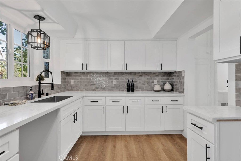 Interior, Kitchen, Pendant Lights, Wood Texture Flooring