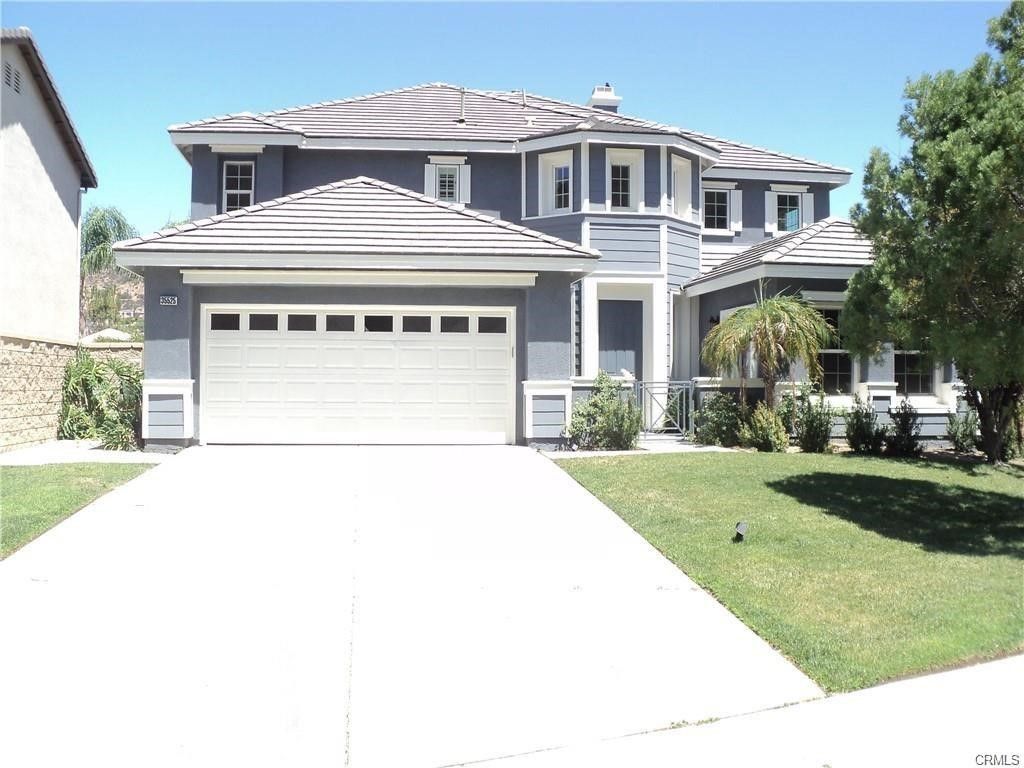 Attached, Exterior, Facade, Mediterranean