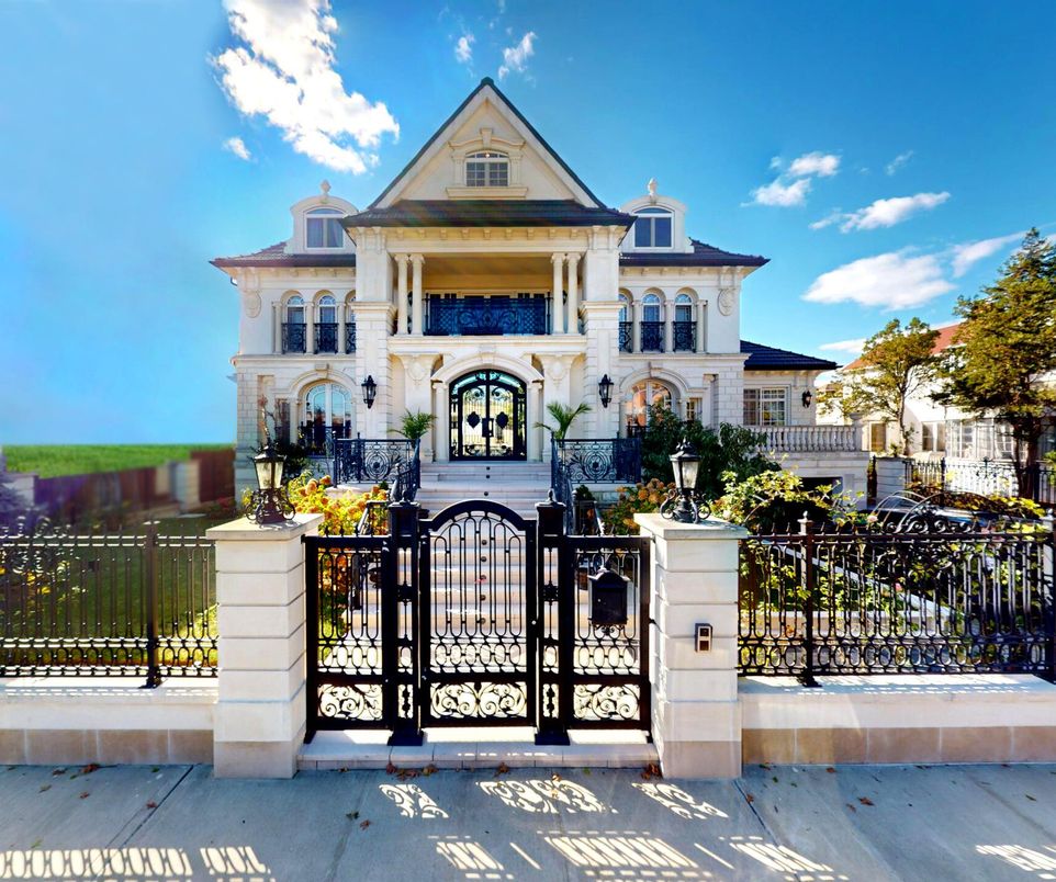 Exterior, Facade, French Provincial
