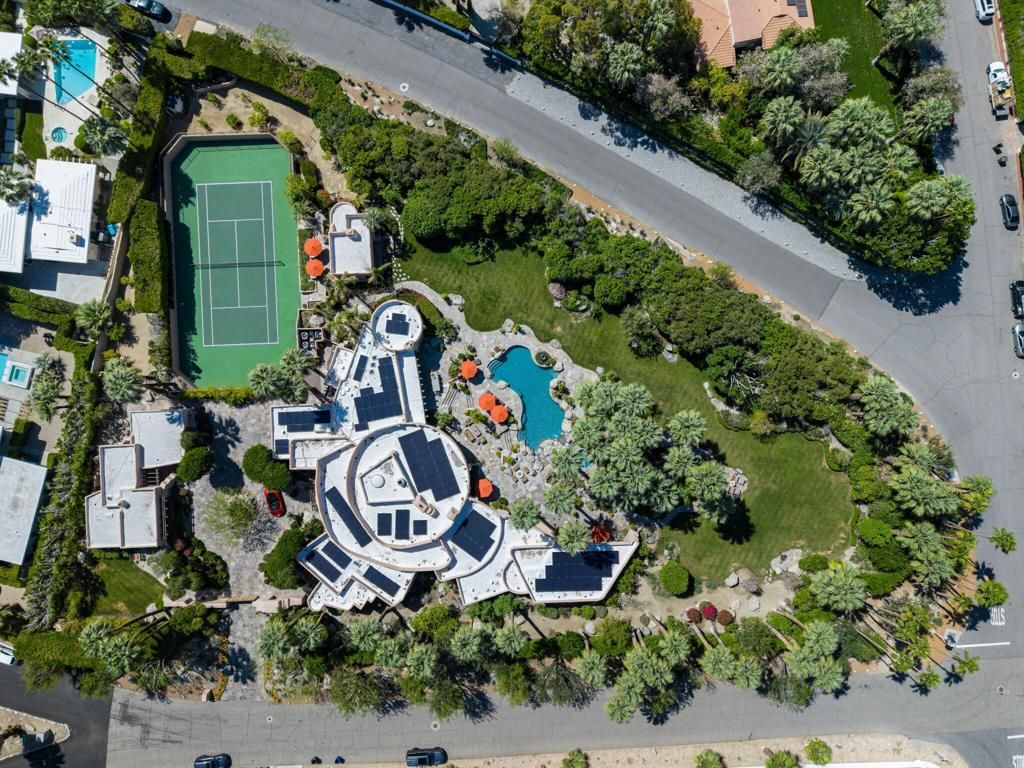 Exterior, Drone