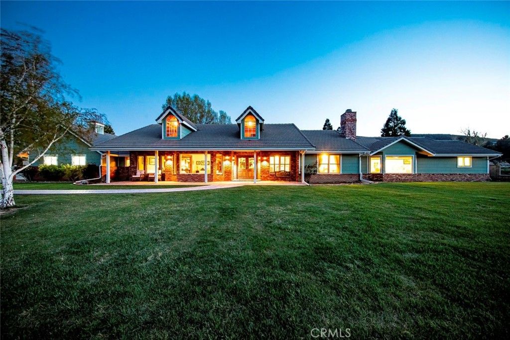 Backyard, Exterior, Facade, Cape Cod