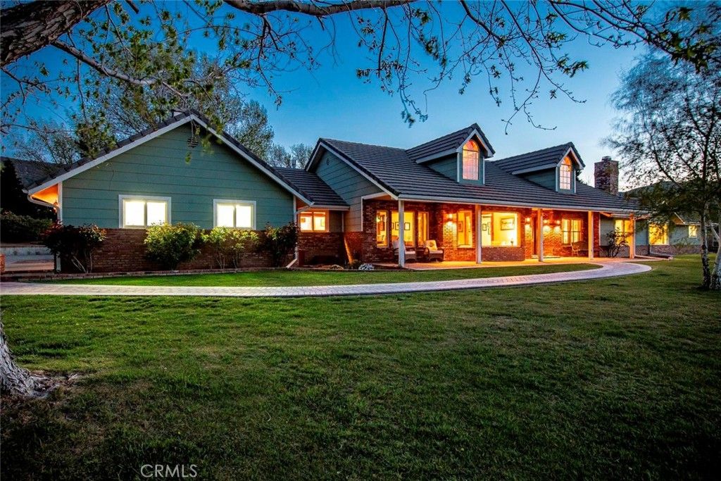 Backyard, Exterior, Facade, Ranch