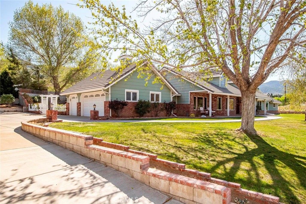 Attached, Backyard, Exterior, Facade, Brick Facade, Ranch