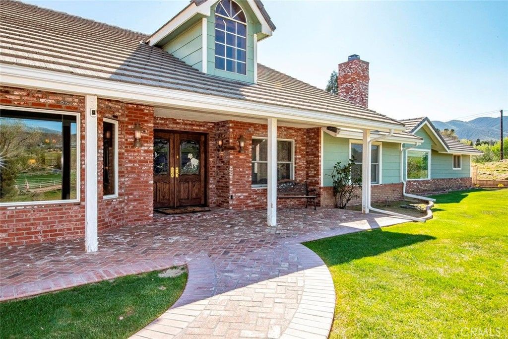 Exterior, Facade, Brick Facade, Cape Cod