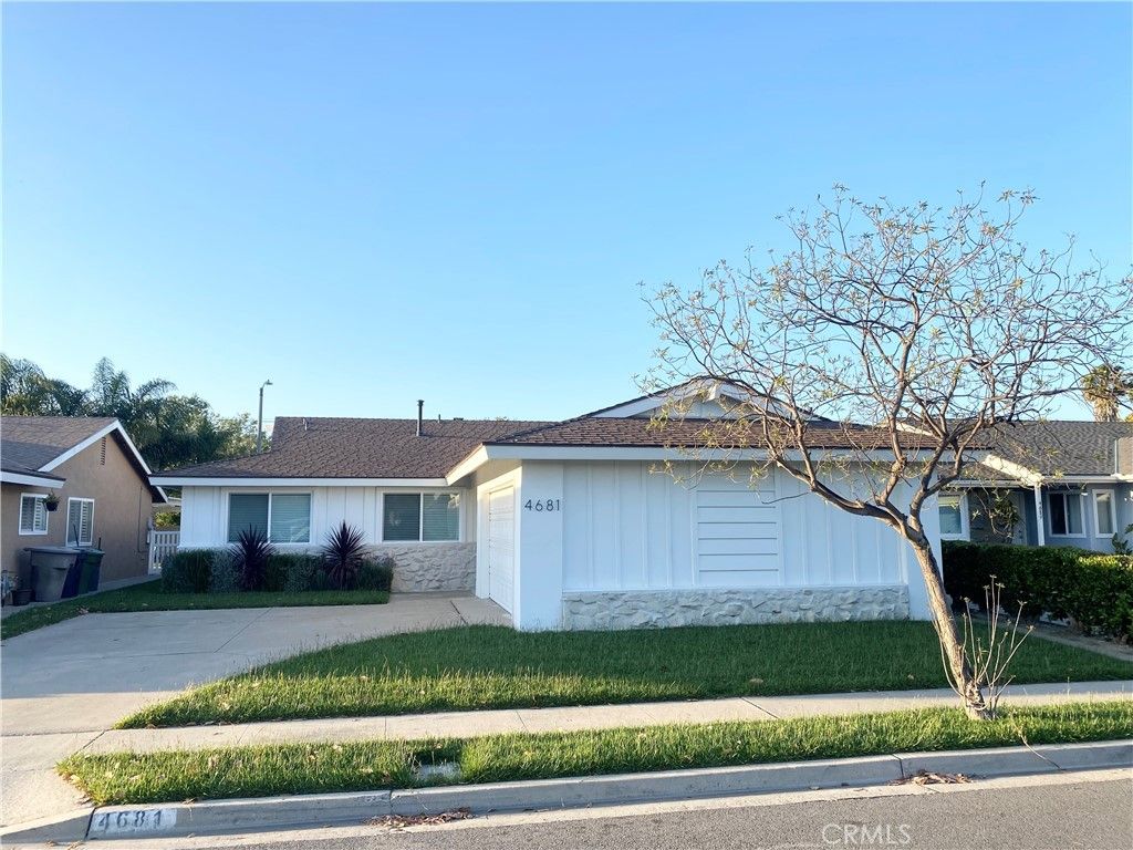 Attached, Exterior, Facade, Ranch