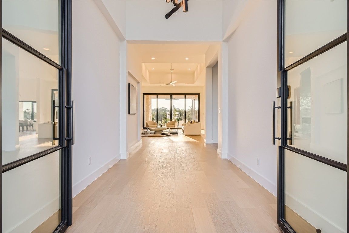 Interior, Pendant Lights, Recessed Lighting, Wood Texture Flooring