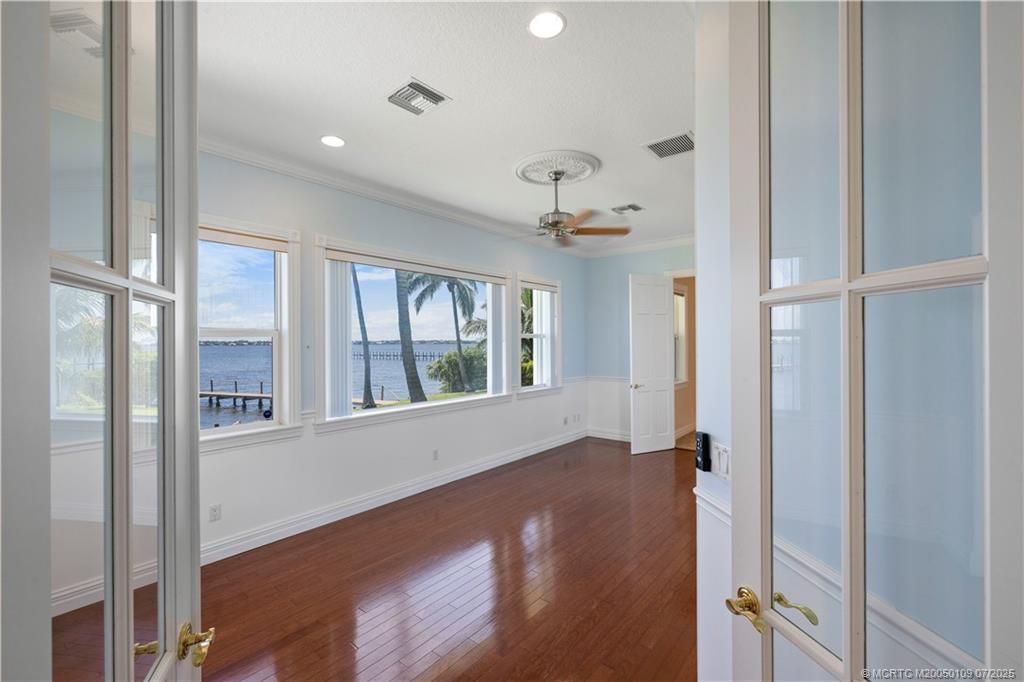 Empty room, Interior, Recessed Lighting, Water, Wood Texture Flooring