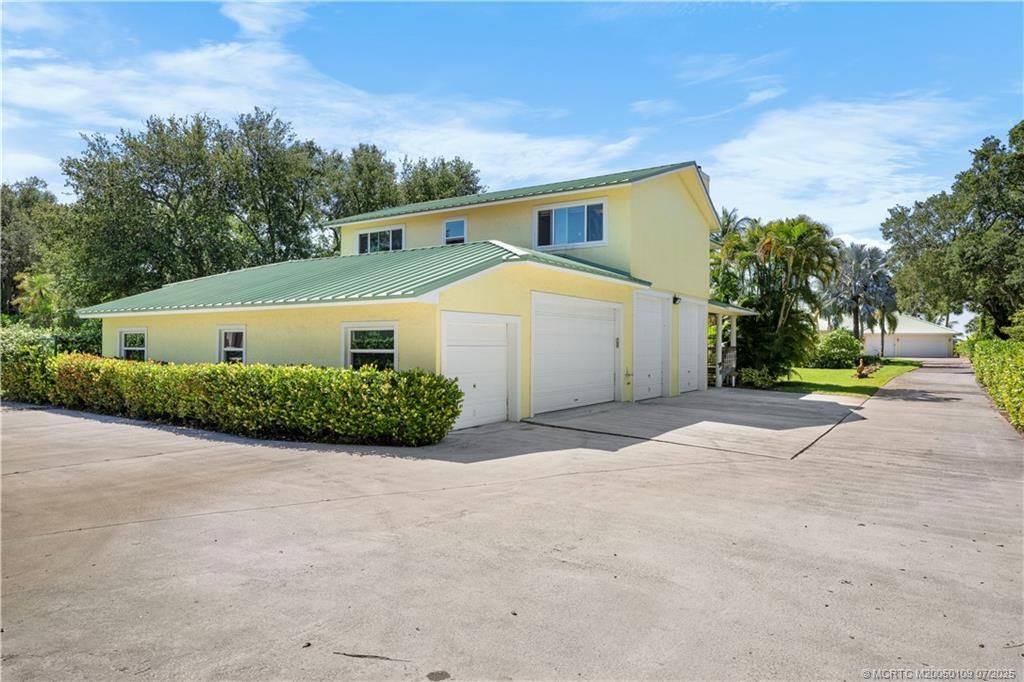 Attached, Exterior, Facade, Ranch