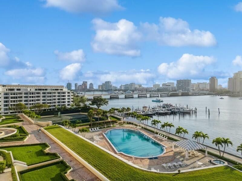 Exterior, Pool, Water