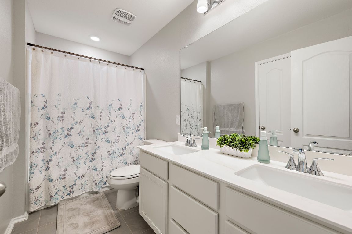 Bathroom, Dual Sink Vanities, Interior, Recessed Lighting