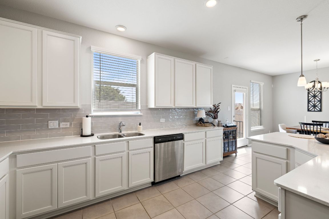 Dining room, Interior, Kitchen, Pendant Lights, Recessed Lighting, Stainless Steel Appliances