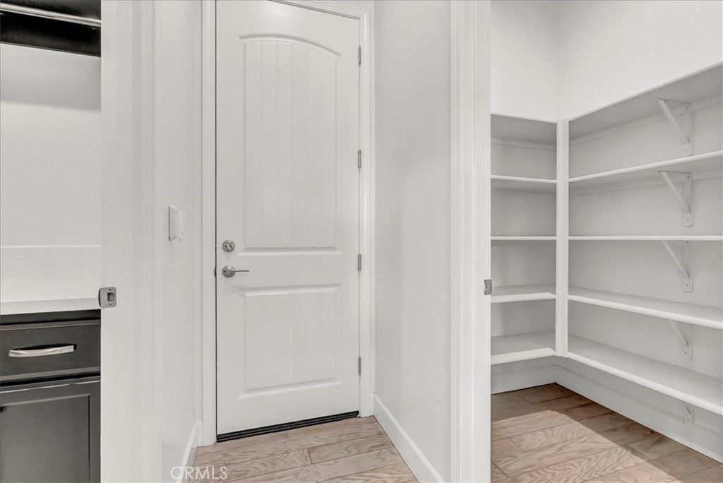 Interior, Walk-in Closets, Wood Texture Flooring