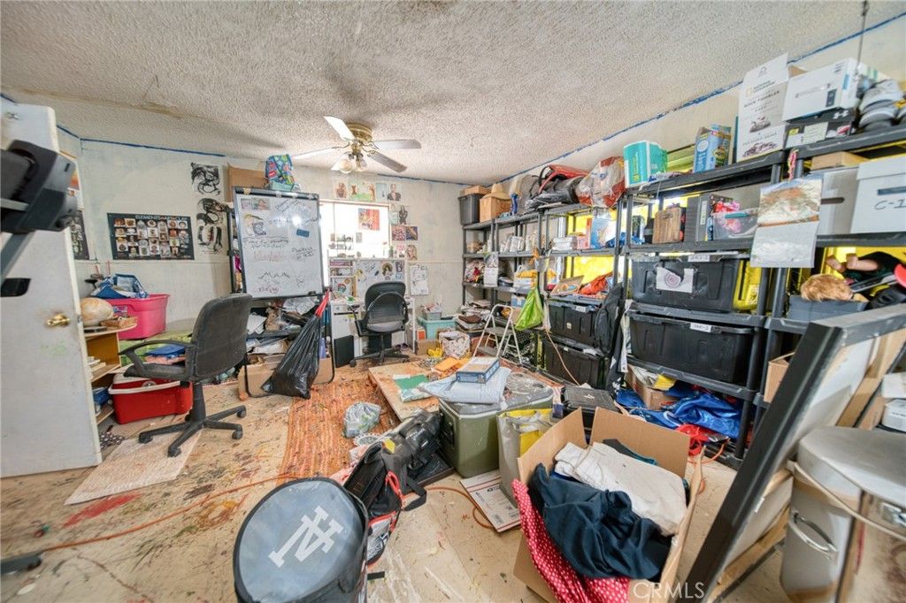 Home Office, Interior