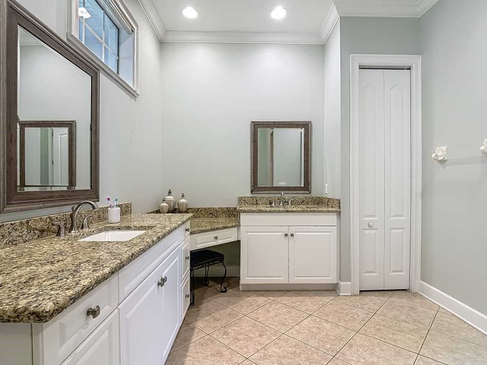 Bathroom, Dual Sink Vanities, Interior, Recessed Lighting