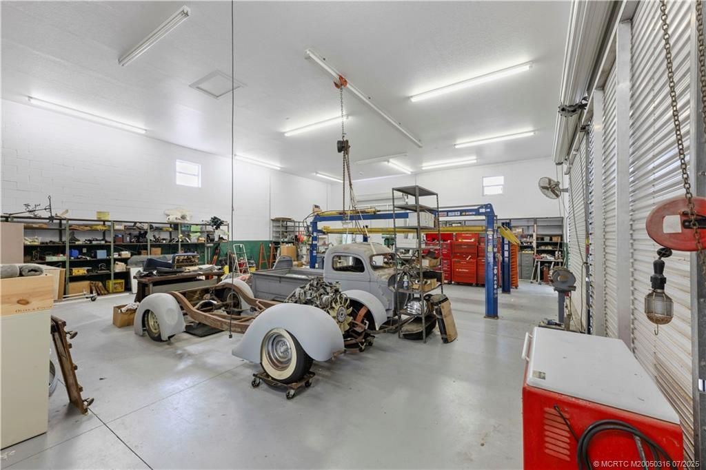 Garage, Interior