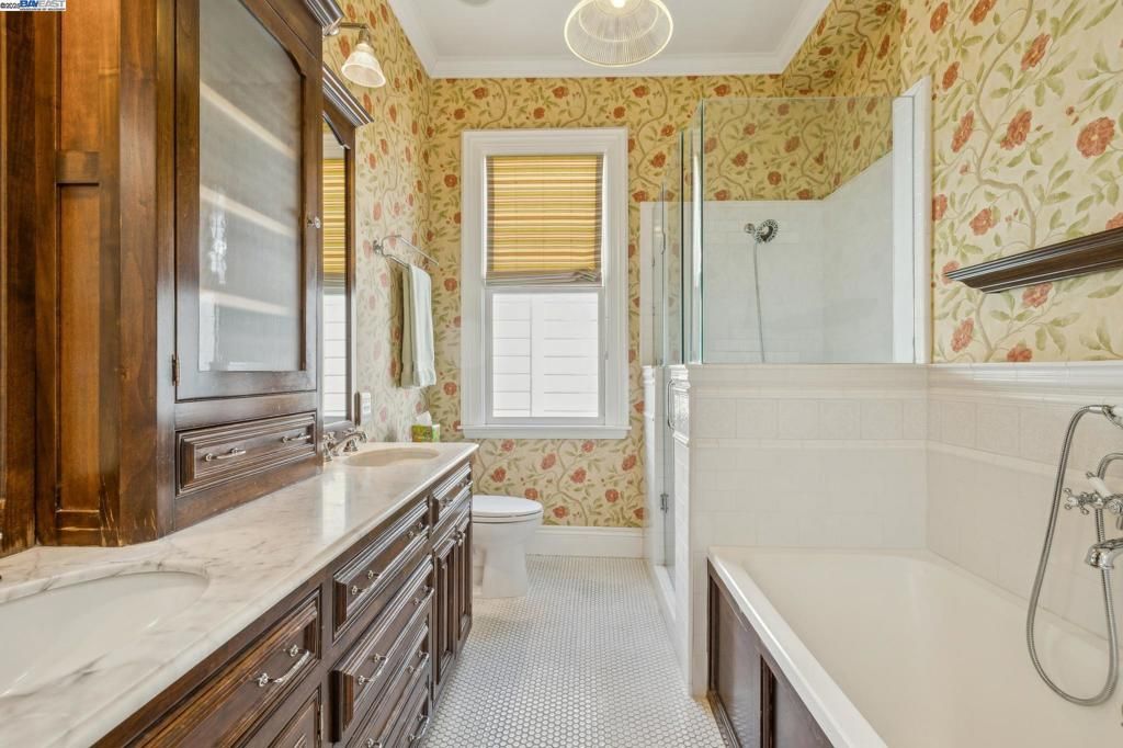 Bathroom, Dual Sink Vanities, Interior