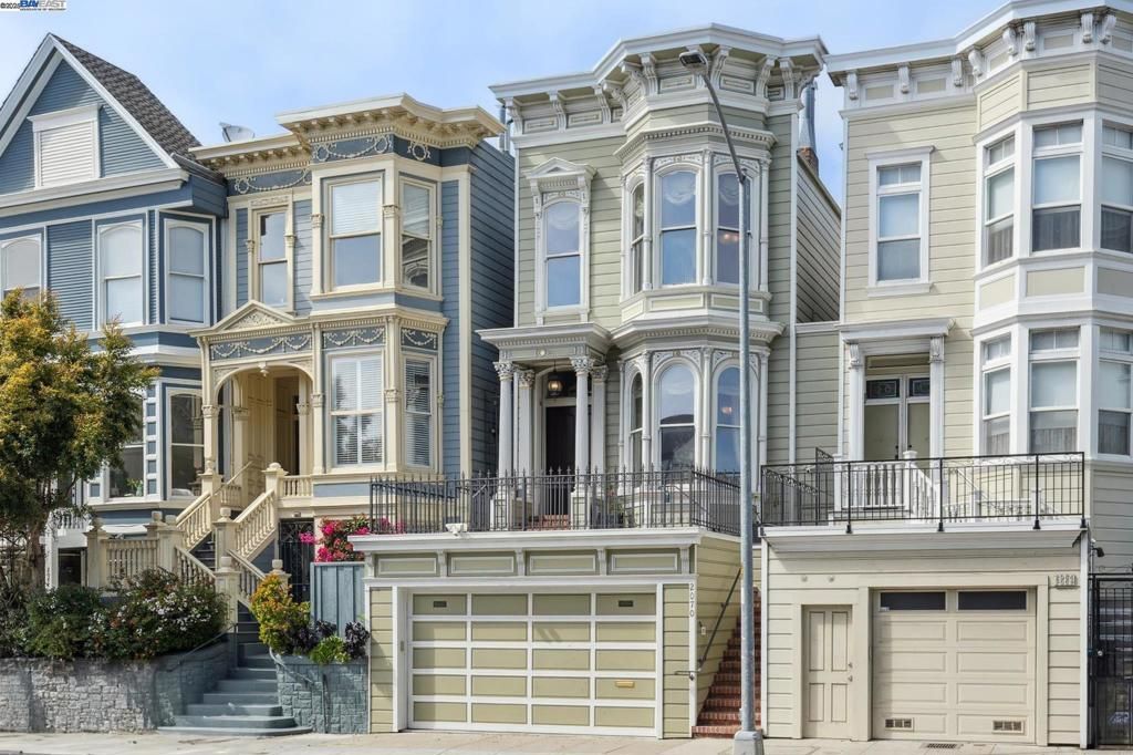 Attached, Exterior, Facade, Rowhouse