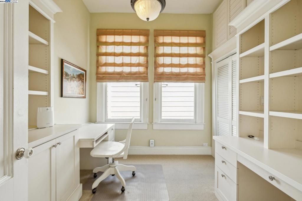 Home Office, Interior