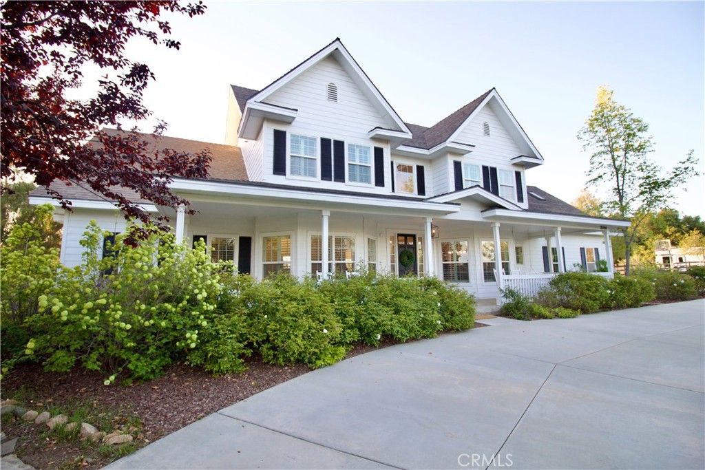 Exterior, Facade, Farmhouse