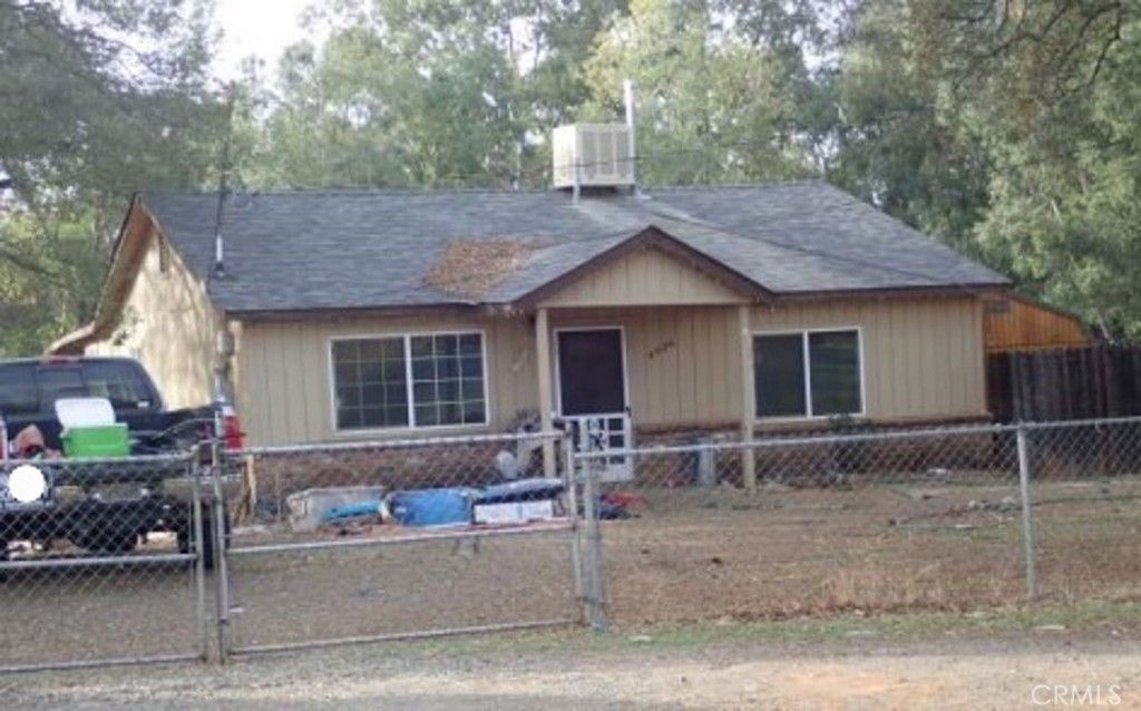 Exterior, Facade, Ranch