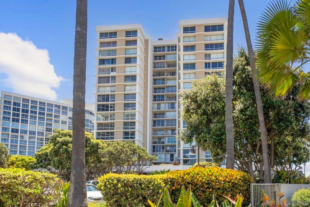 Exterior, Facade, Condo Building