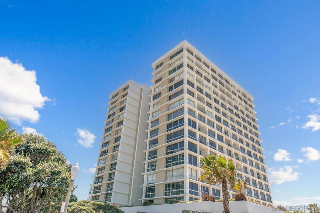 Exterior, Facade, Condo Building