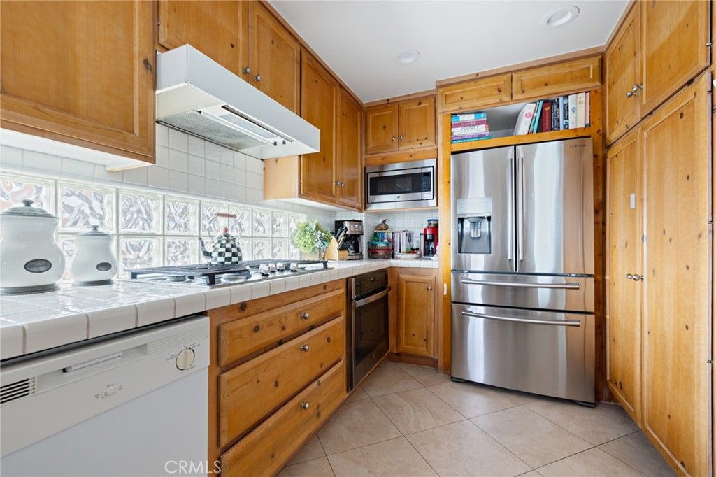 Interior, Kitchen, Recessed Lighting, Tile Countertops
