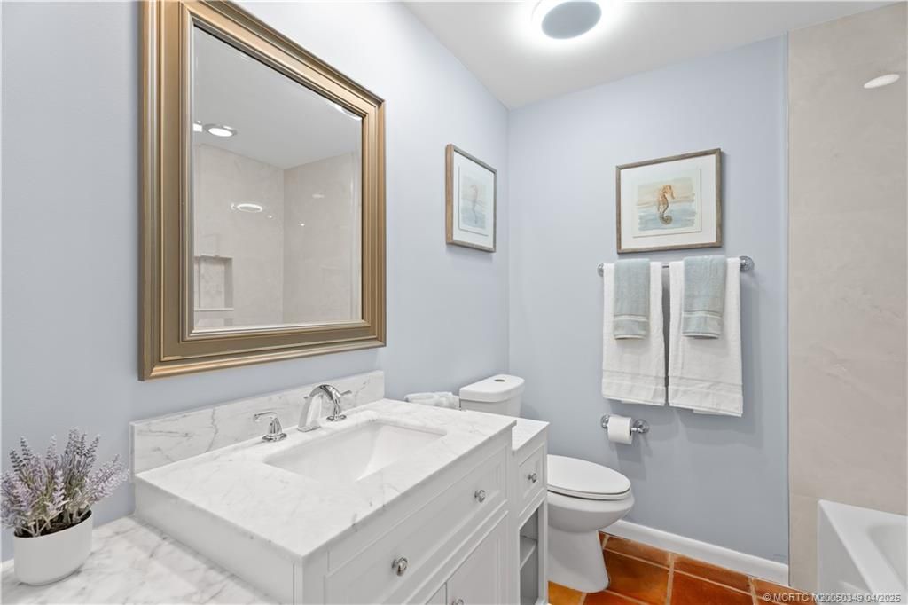 Bathroom, Interior, Recessed Lighting