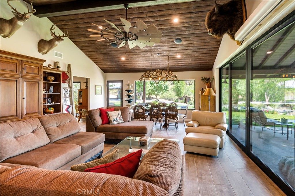 Dining room, Interior, Living room, Pendant Lights, Recessed Lighting, Wooden Ceilings, Wood Texture Flooring