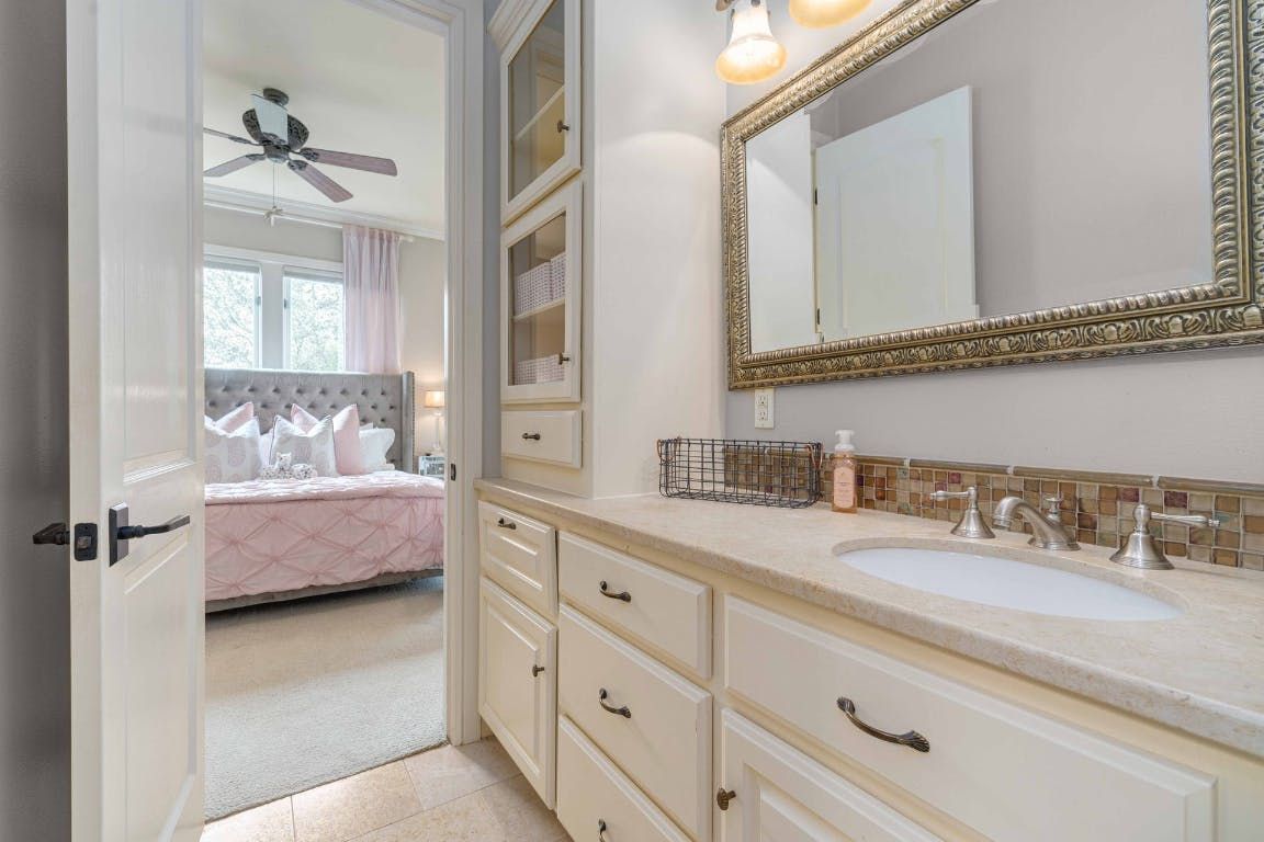 Bathroom, Bedroom, Dual Sink Vanities, Interior