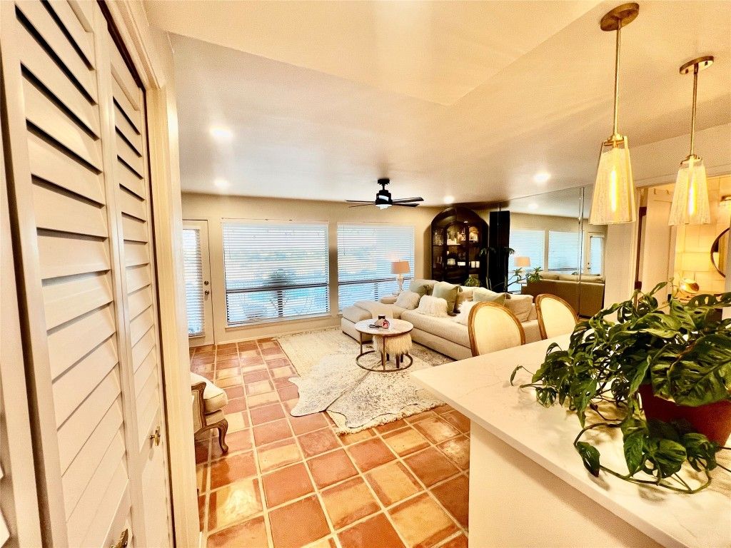 Interior, Living room, Pendant Lights, Recessed Lighting, Water