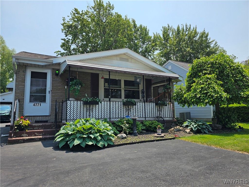 Exterior, Facade, Brick Facade, Log Home