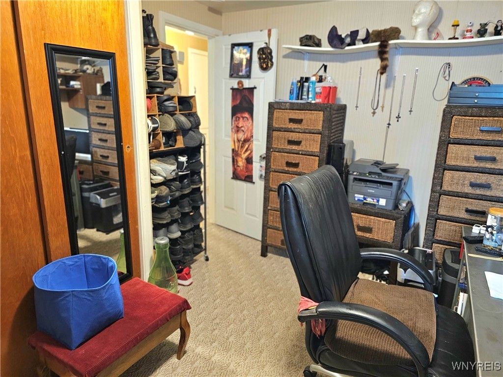 Home Office, Interior