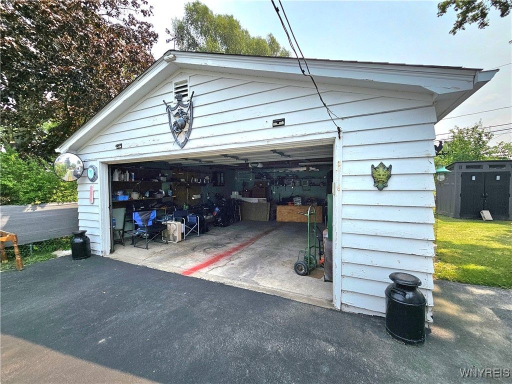 Detached Garage, Exterior