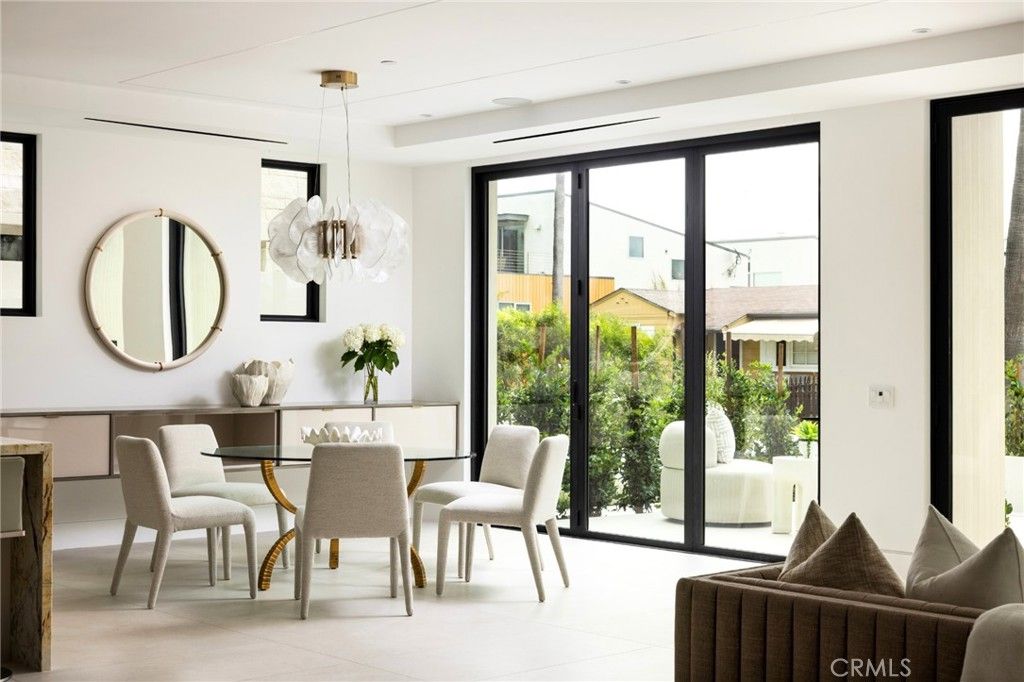 Chandelier, Dining room, Interior, Pendant Lights