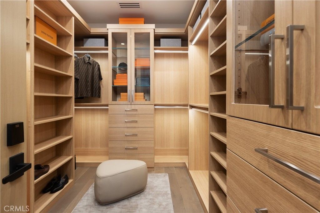 Interior, Walk-in Closets, Wood Texture Flooring