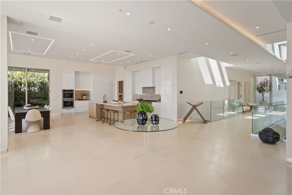 Dining room, Interior, Kitchen, Recessed Lighting, Stainless Steel Appliances