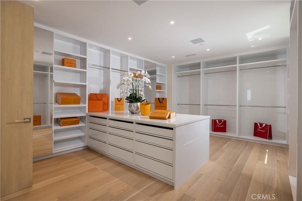 Interior, Recessed Lighting, Walk-in Closets, Wood Texture Flooring