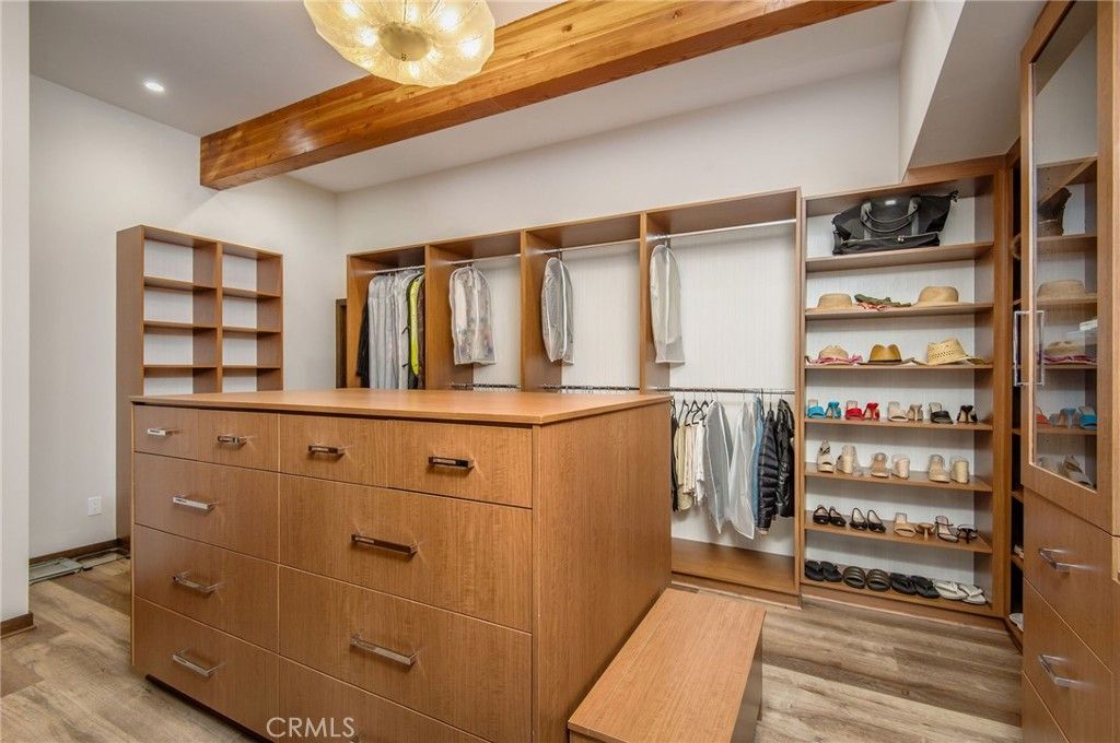 Interior, Pendant Lights, Recessed Lighting, Walk-in Closets, Wood Texture Flooring