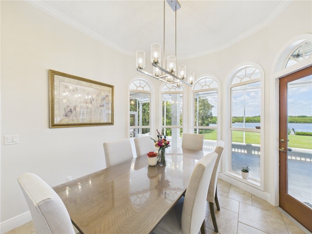 Chandelier, Dining room, Interior, Pendant Lights, Water