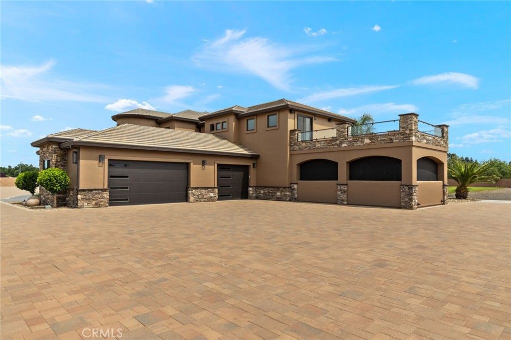 Attached, Exterior, Facade, Mediterranean