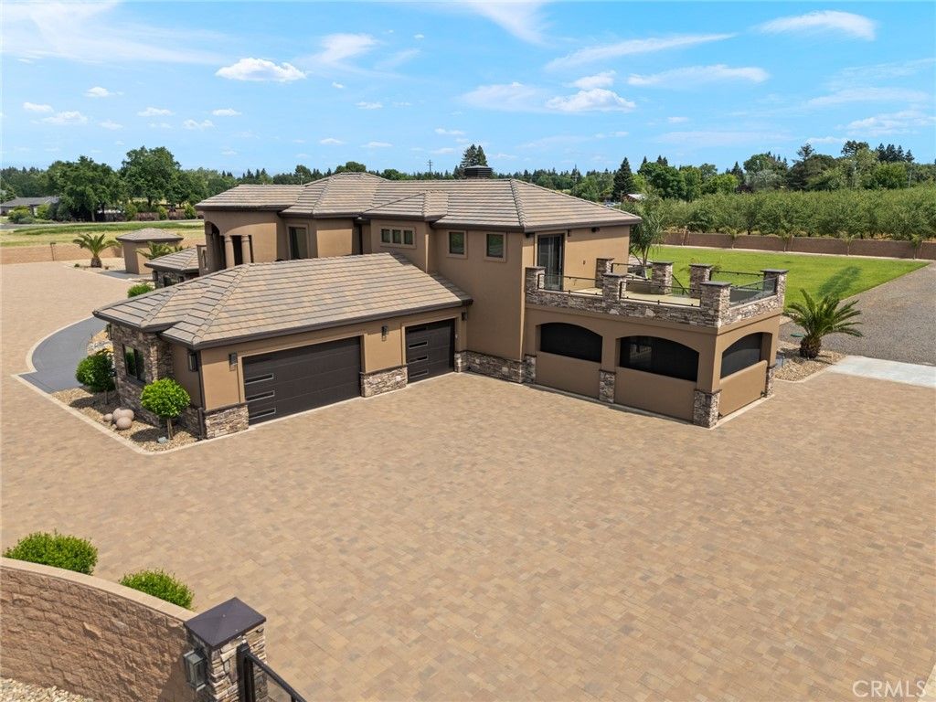 Attached, Exterior, Facade, Mediterranean