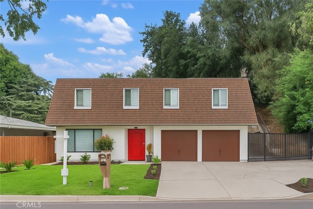 Attached, Exterior, Facade, Ranch
