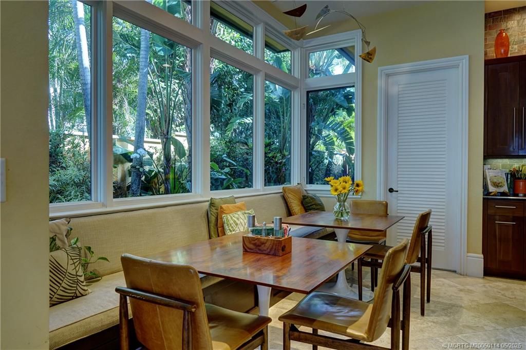 Dining room, Interior