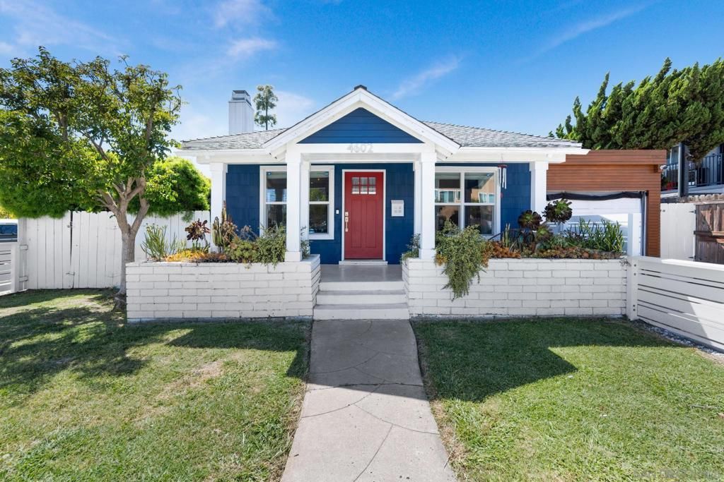Attached, Exterior, Facade, Ranch