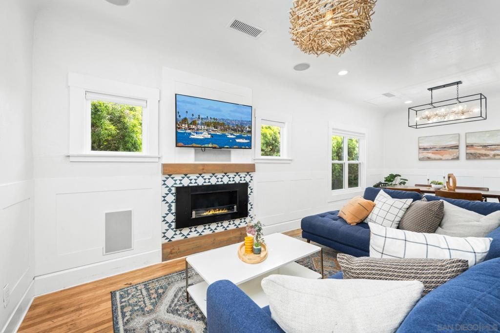 Chandelier, Dining room, Fireplace, Interior, Living room, Pendant Lights, Recessed Lighting, Wood Texture Flooring