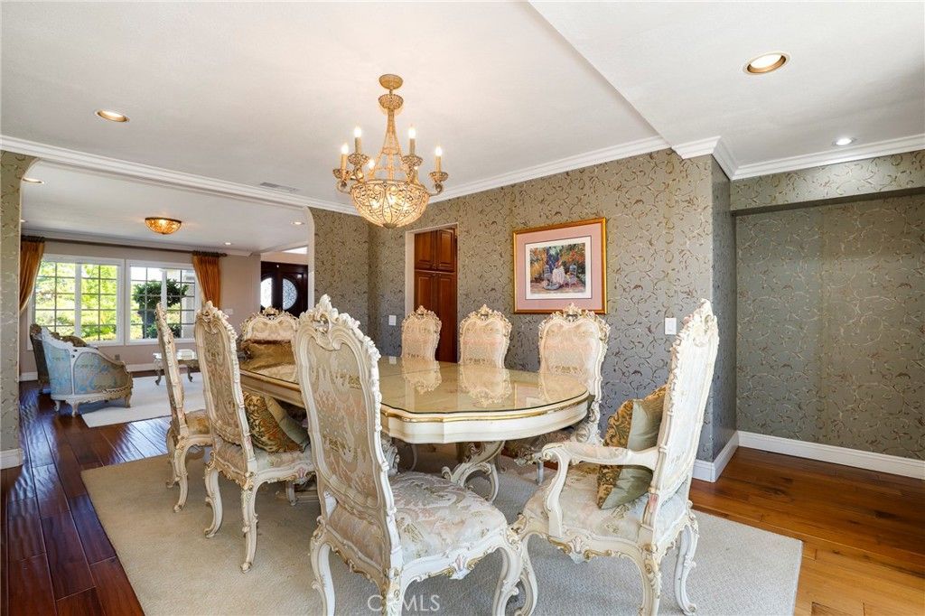 Chandelier, Dining room, Interior, Recessed Lighting, Wood Texture Flooring