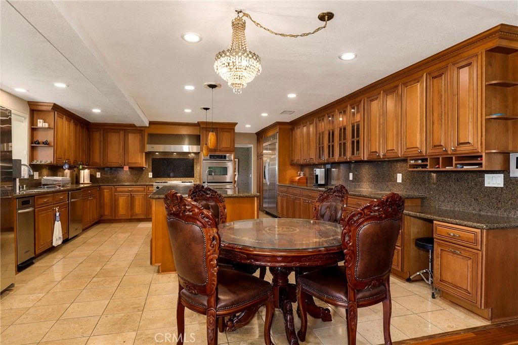 Chandelier, Dining room, Interior, Kitchen, Recessed Lighting, Stainless Steel Appliances