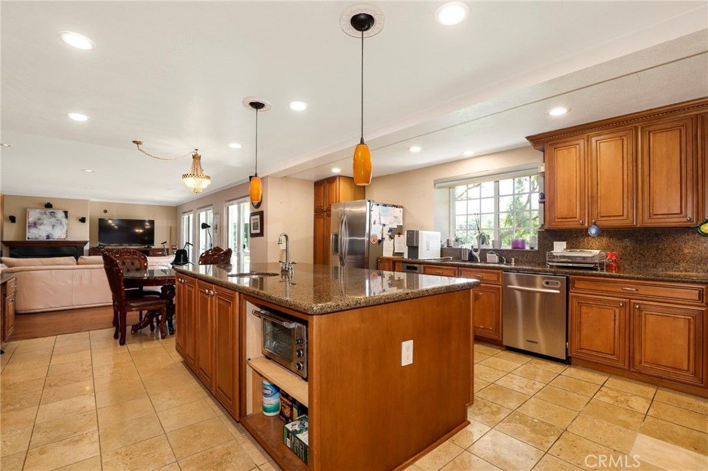 Dining room, Interior, Kitchen, Living room, Pendant Lights, Recessed Lighting, Stainless Steel Appliances