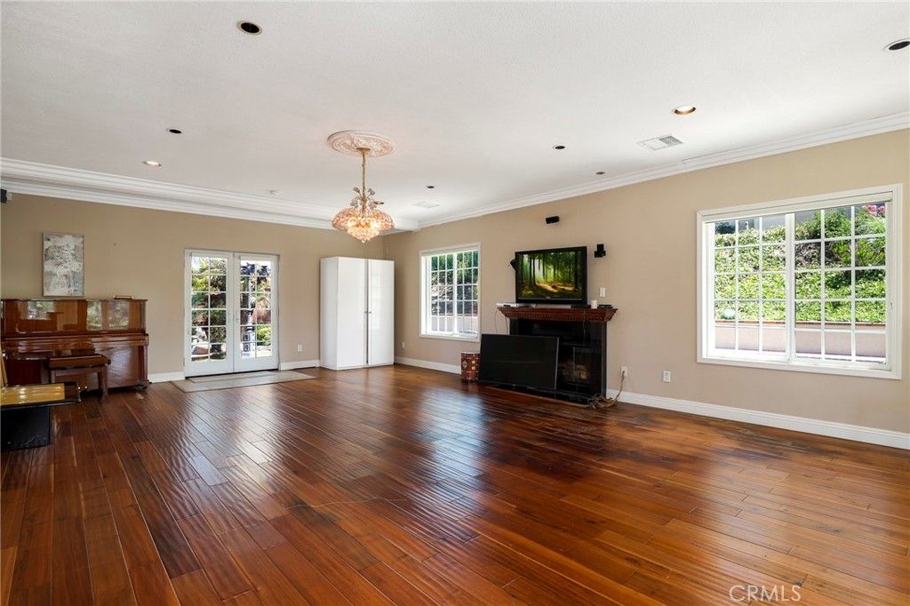 Chandelier, Fireplace, Interior, Piano, Recessed Lighting, Wood Texture Flooring